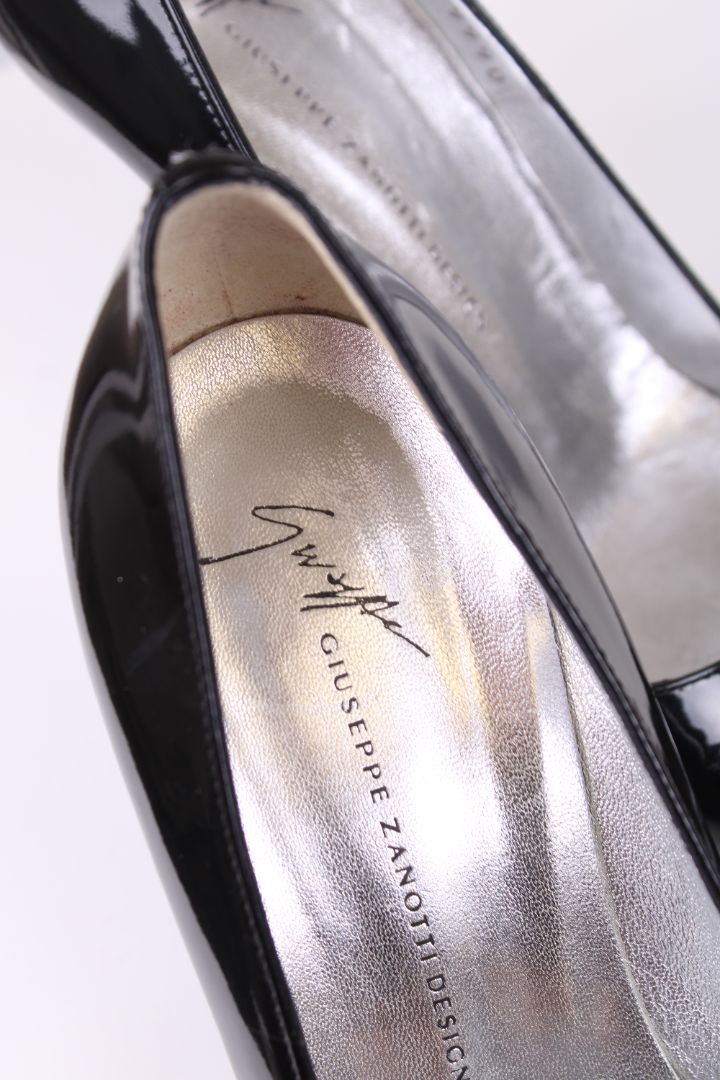 Giuseppe Zanotti Patent Leather Pointed Toe Heels Black 39