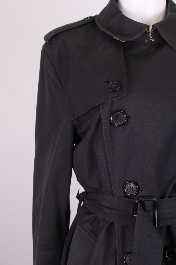 Burberry Kensington Medium Trench Coat Black M