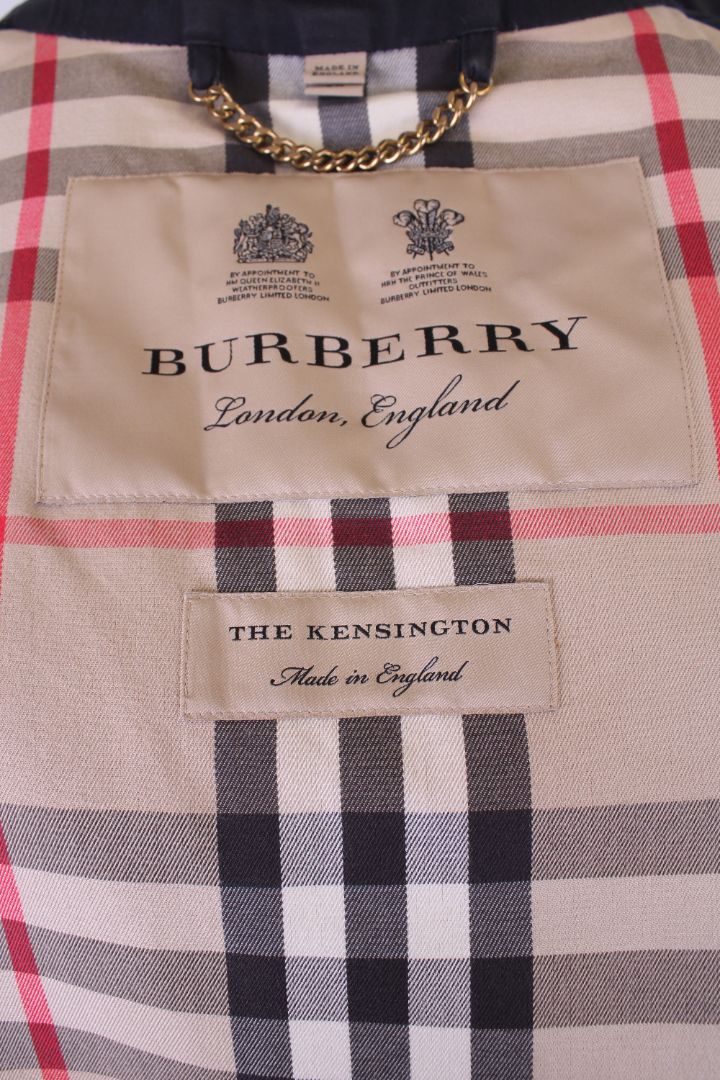 Burberry Kensington Medium Trench Coat Black M