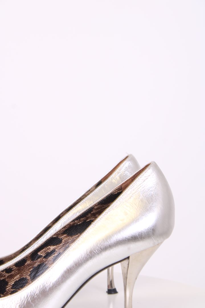 Dolce & Gabbana Leather pointed toe kitten heels Silver 39