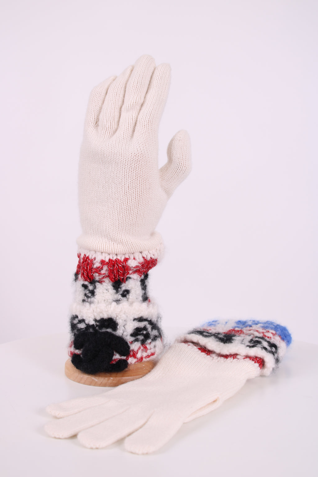 Chanel CC Gloves Cream/ Blue