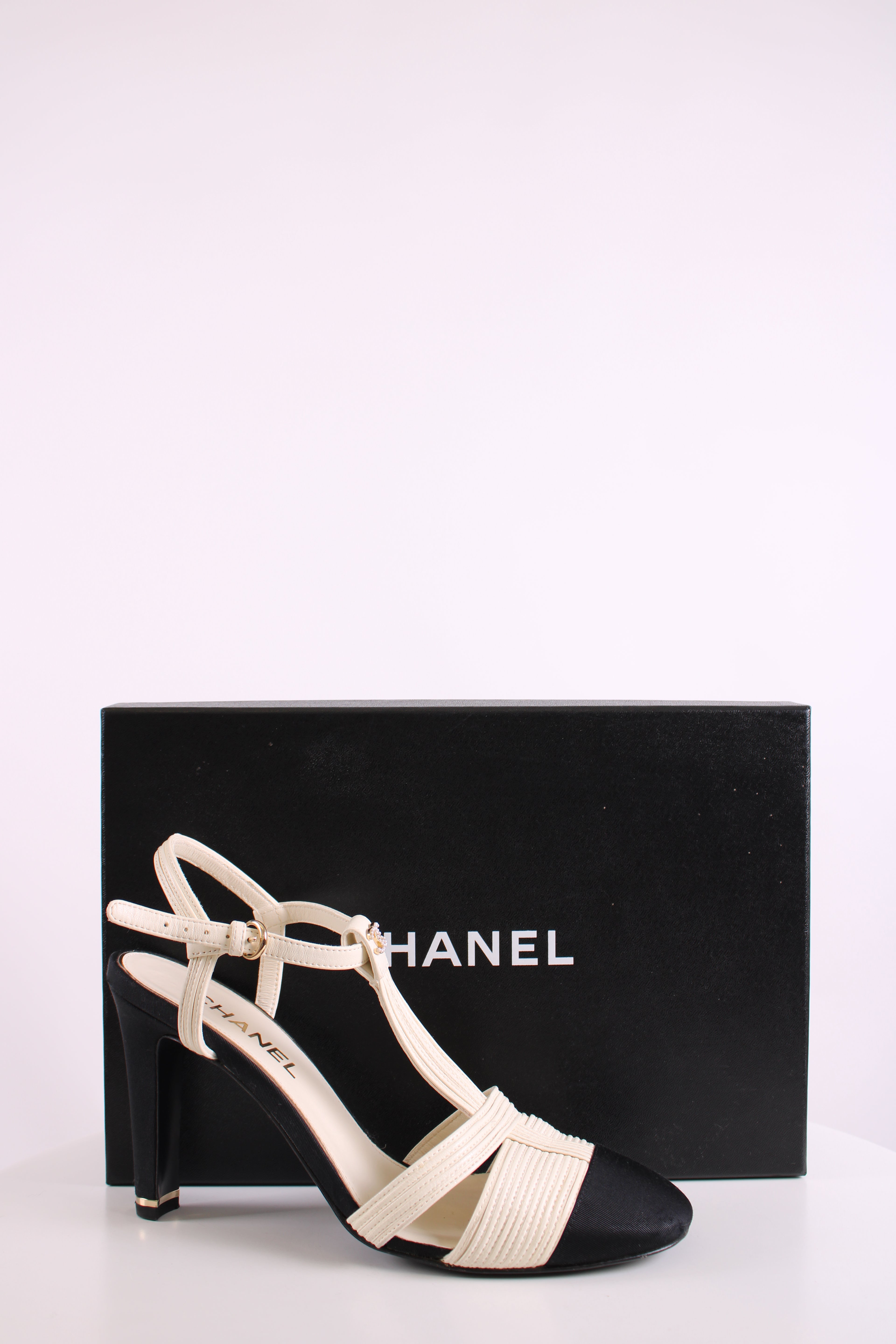 Chanel Pearl CC Heels Cream/ Black 40