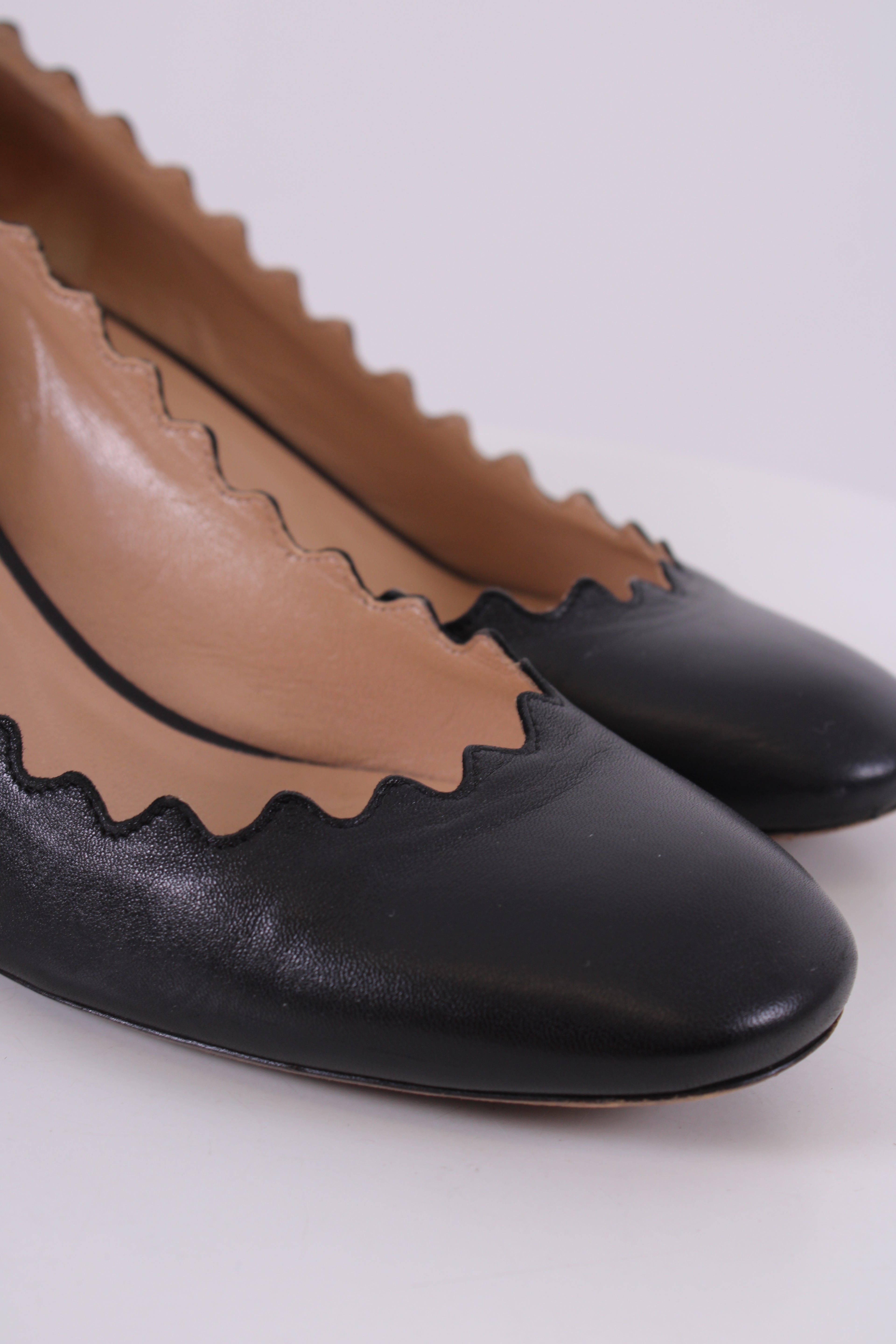Chloe Scalloped Edge Heels Black 37.5