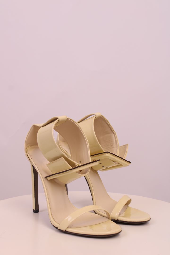 Gucci Buckle Heels Custard 38