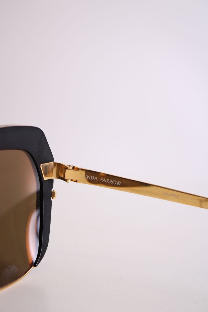 Linda Farrow Sunglasses Black/gold