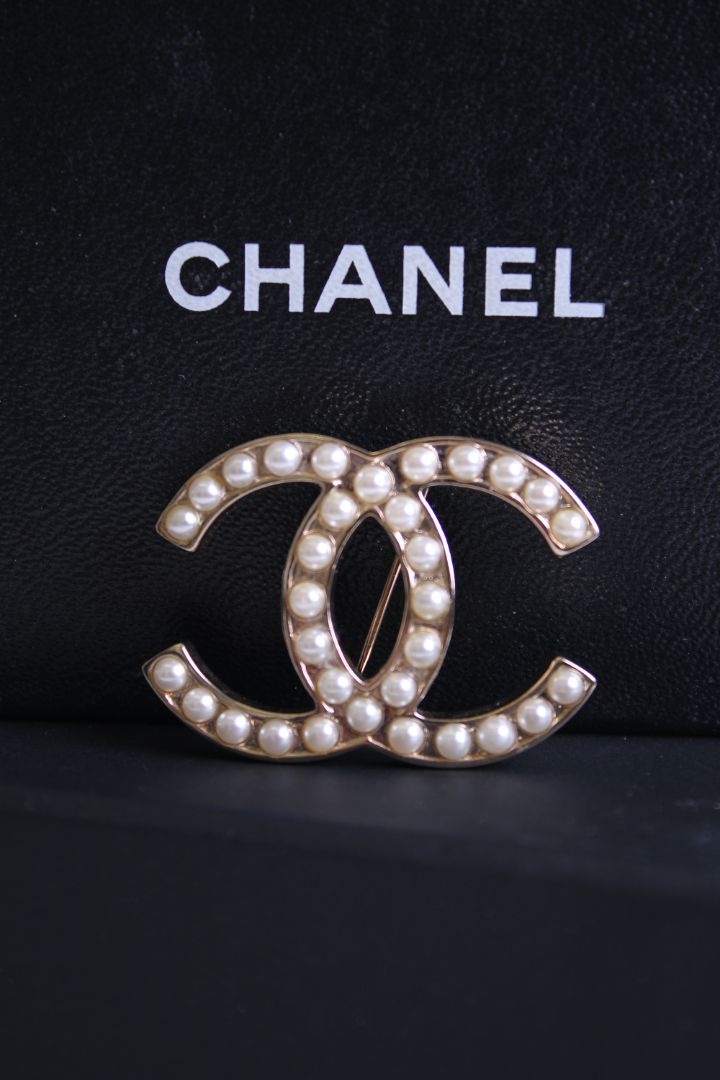 Chanel CC Faux Pearl Brooch Gold Colour