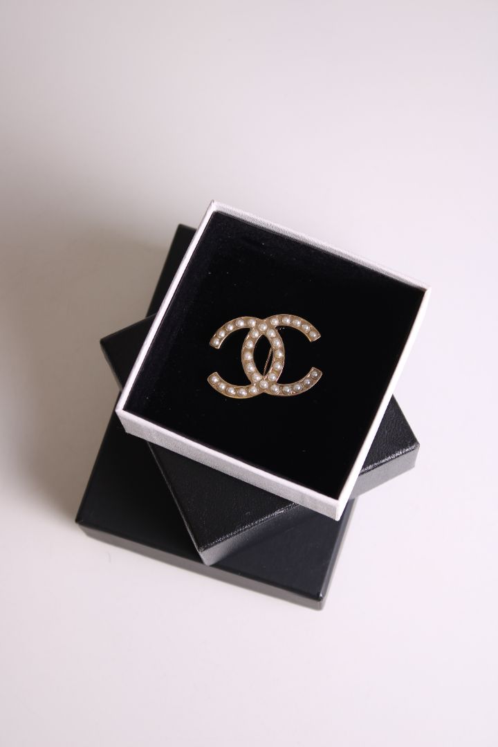 Chanel CC Faux Pearl Brooch Gold Colour