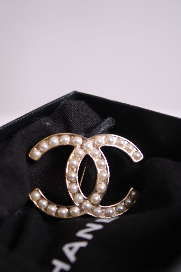 Chanel CC Faux Pearl Brooch Gold Colour