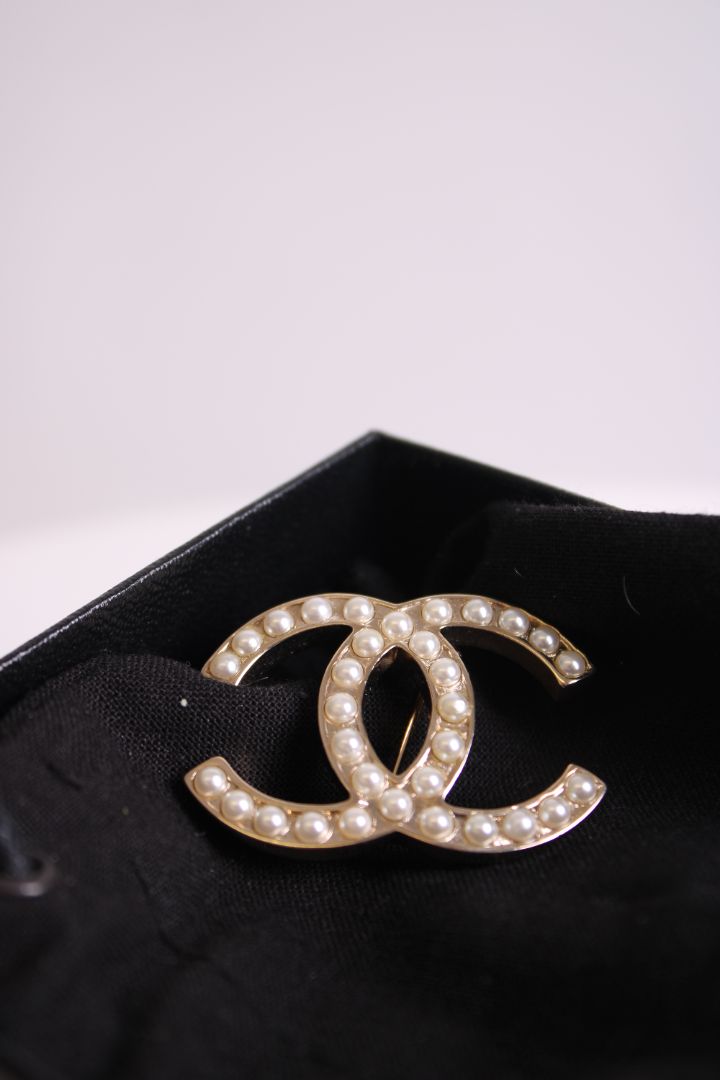 Chanel CC Faux Pearl Brooch Gold Colour