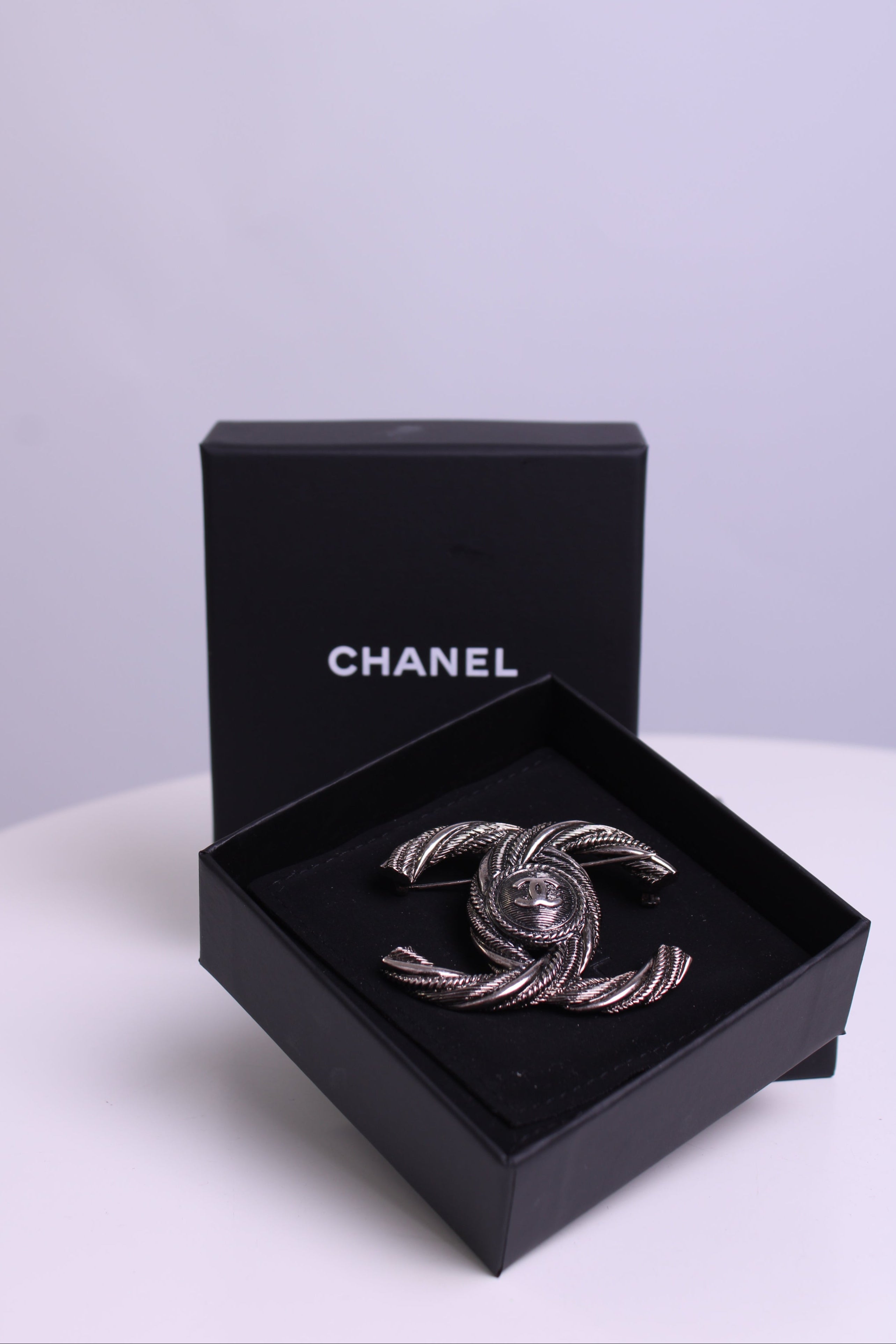 Chanel Chanel metal brooch Grey metallic onesize