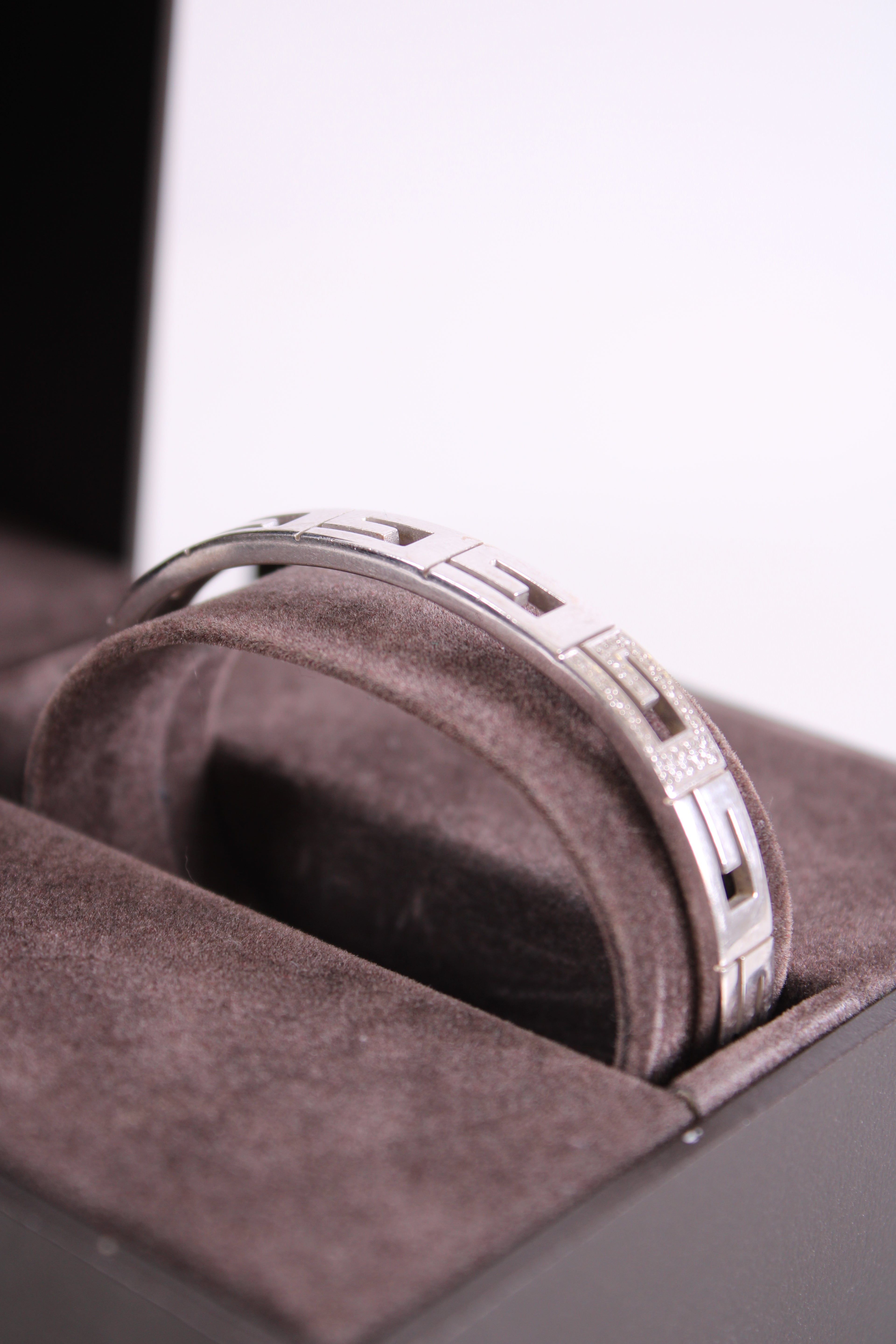 Gucci Bangle 18K White Gold 18