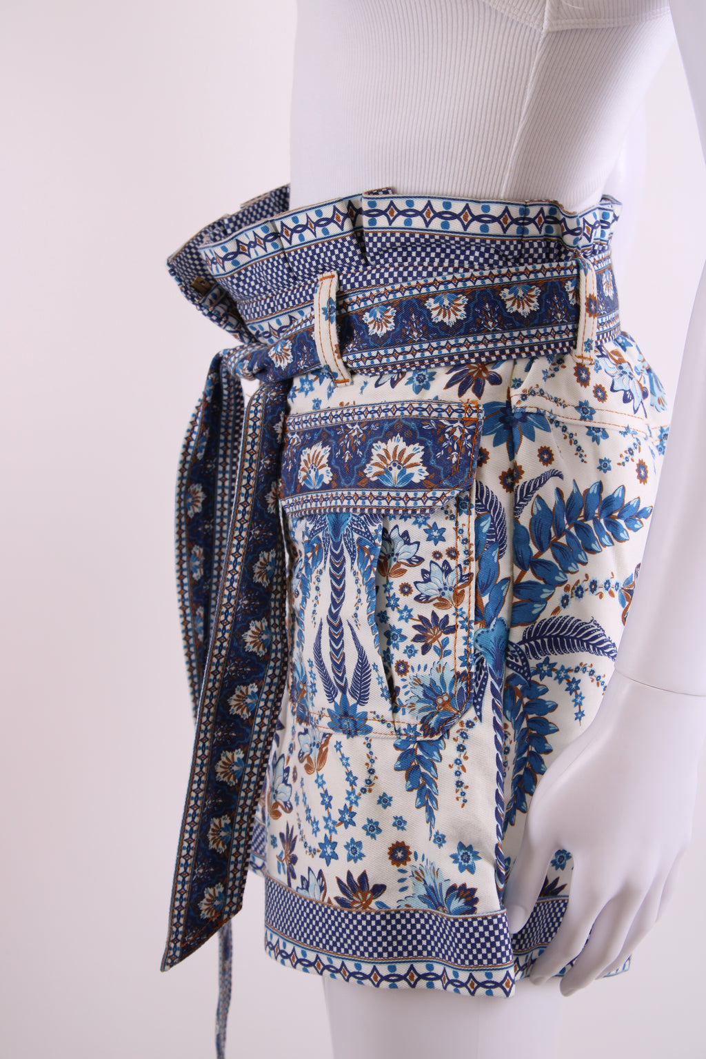 Farm Rio Floral Print Shorts Navy/ White 26W