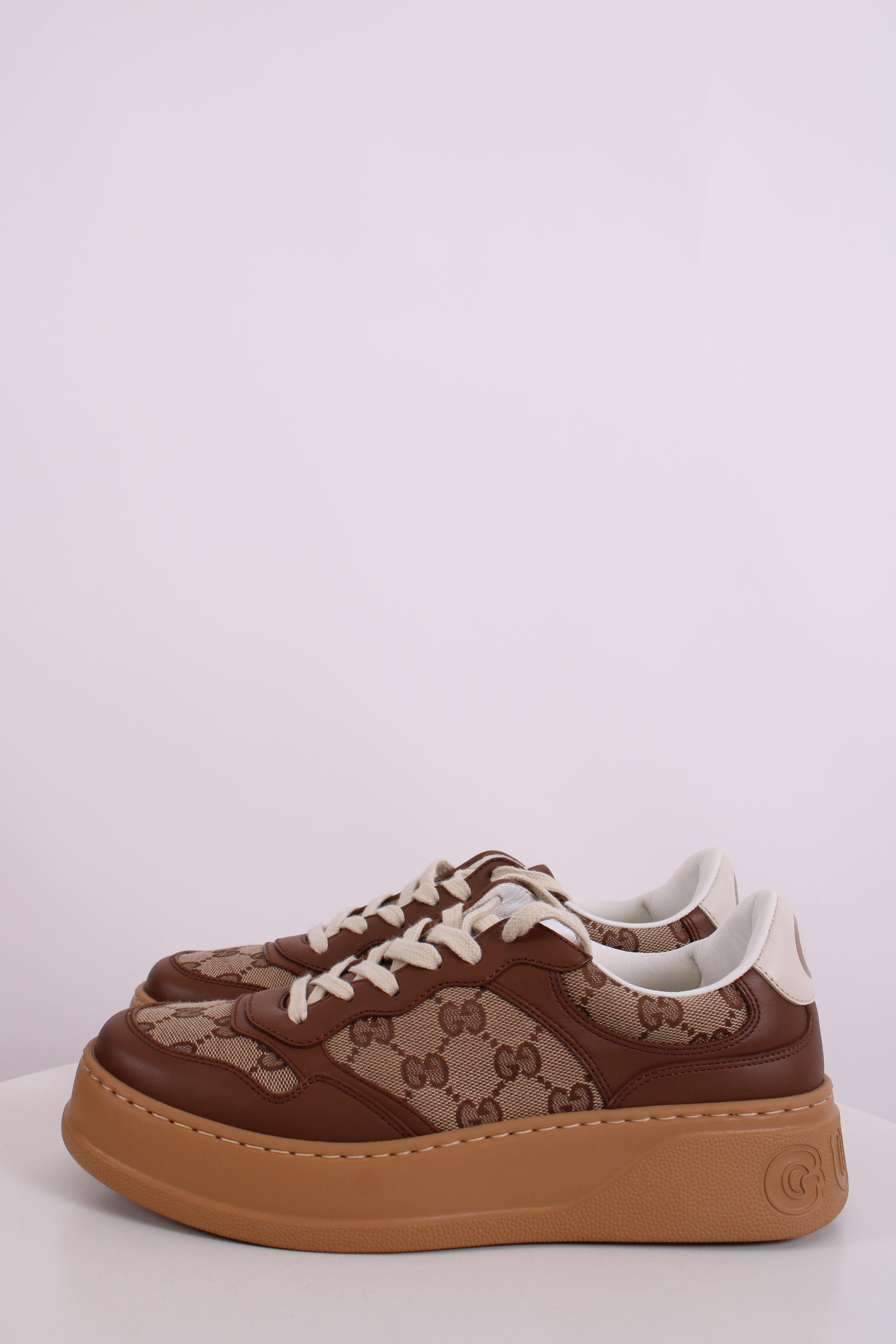 Gucci GG Canvas Low Top Trainers Beige/ Brown 38