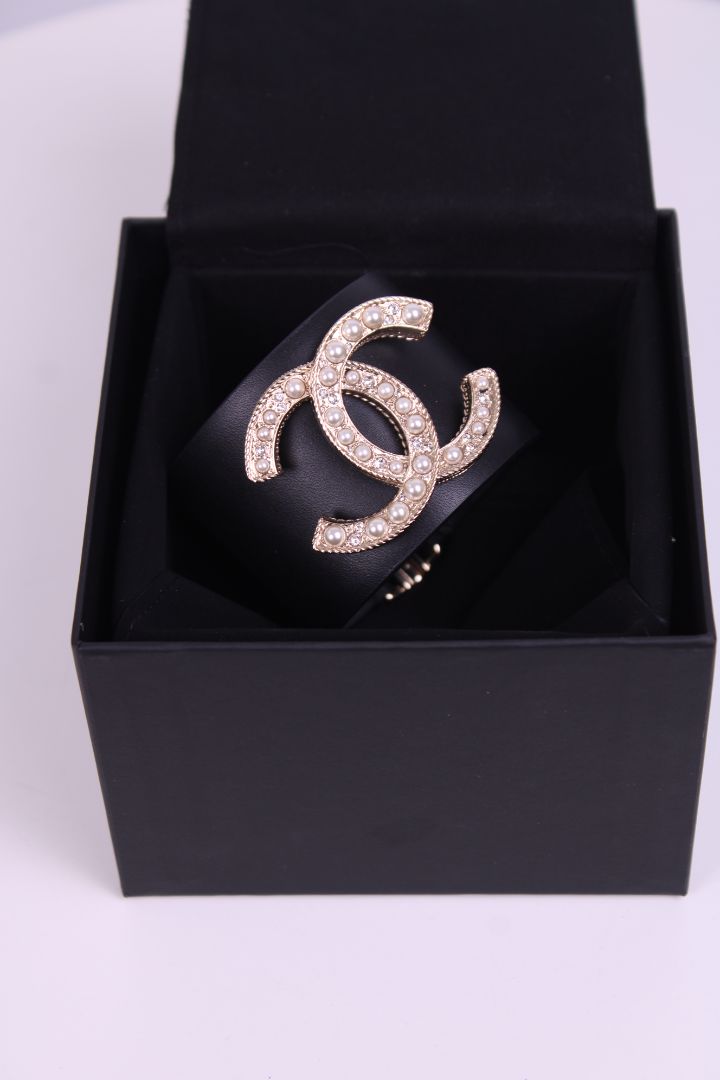 Chanel Leather and pearl bracelet Black one size