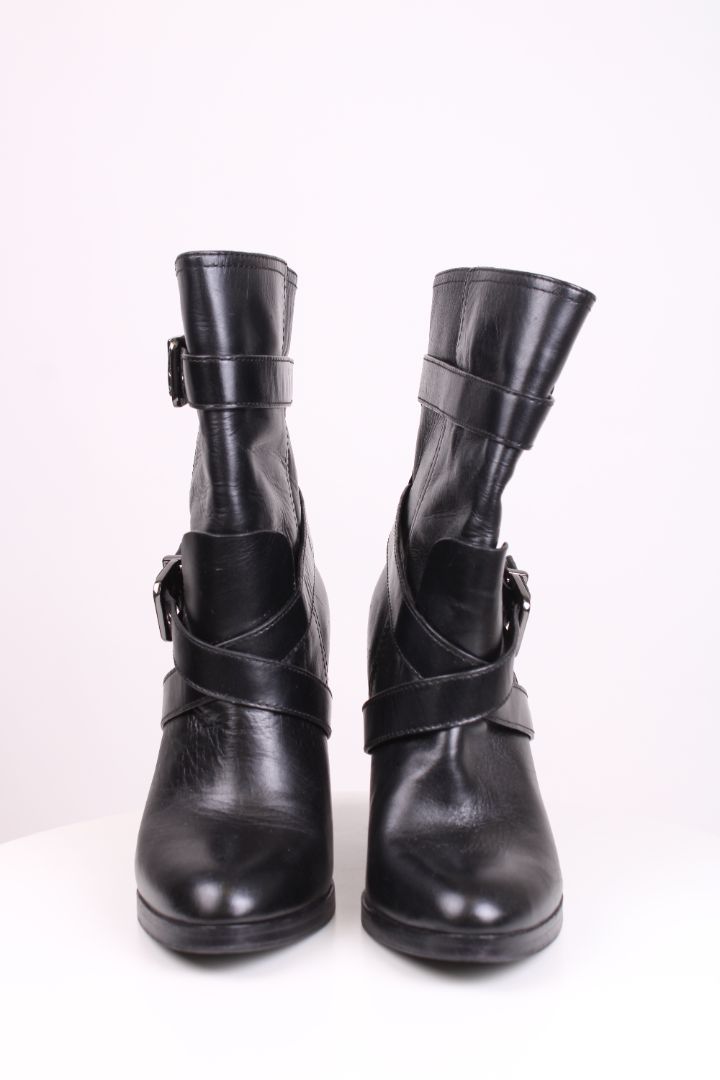 Pour la Victoire Leather buckle heeled boots Black 8