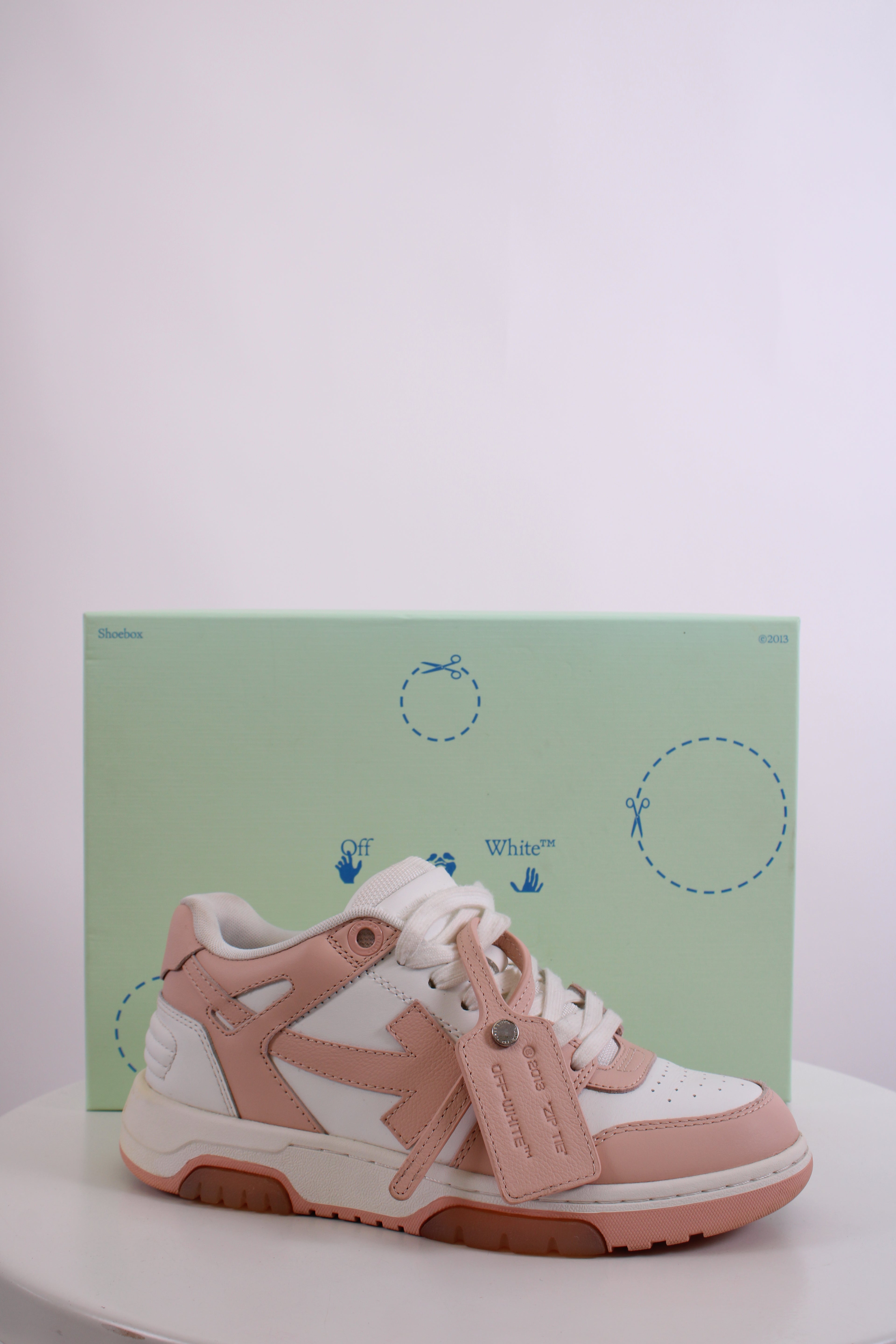 Off White Out Of Office Trainers White/ Peach 37