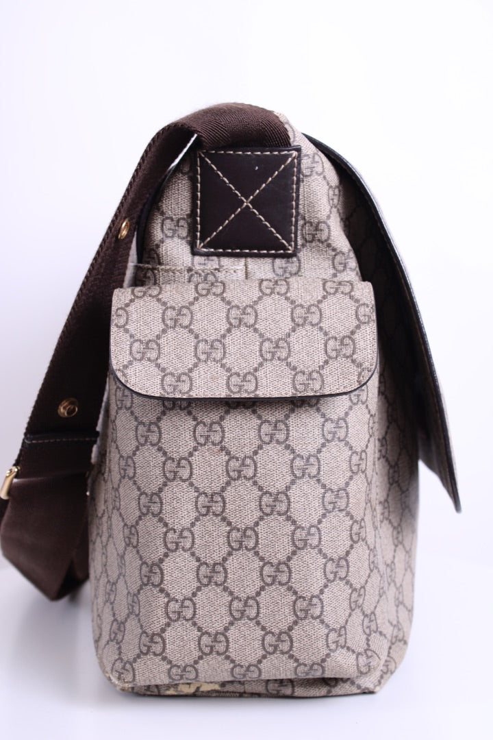 Gucci GG Supreme Changing Bag Beige