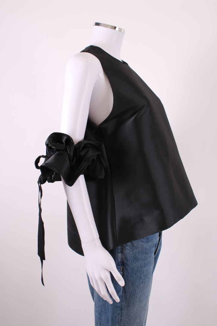 Sachin & Babi S/S Ruffle Shoulder Blouse Black M
