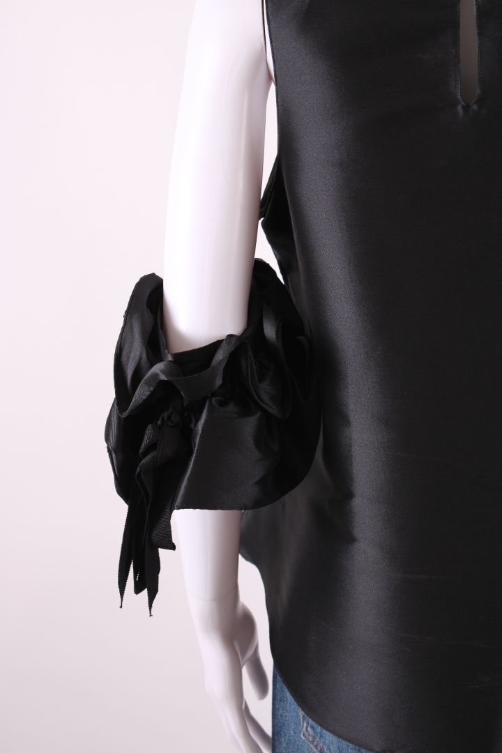 Sachin & Babi S/S Ruffle Shoulder Blouse Black M