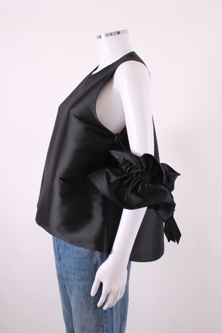 Sachin & Babi S/S Ruffle Shoulder Blouse Black M