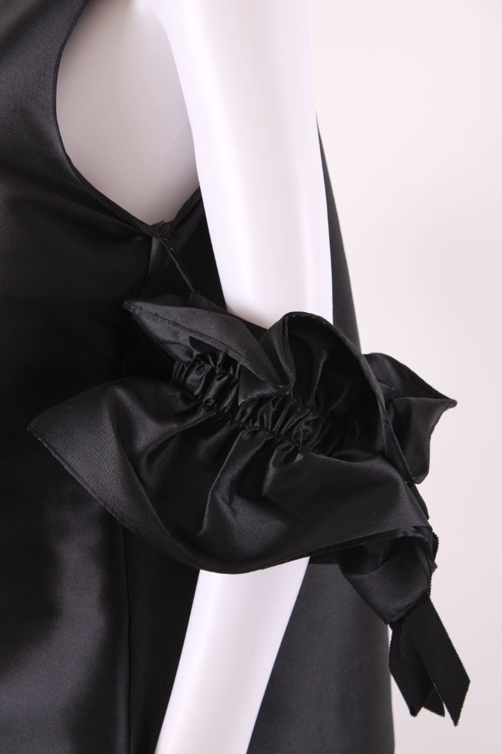 Sachin & Babi S/S Ruffle Shoulder Blouse Black M