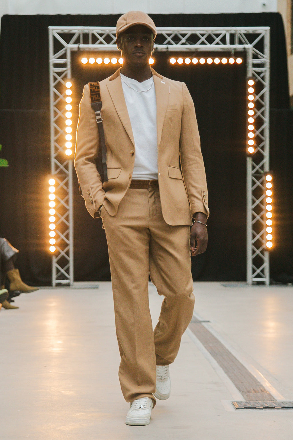 Burberry Suit Tan L - W34