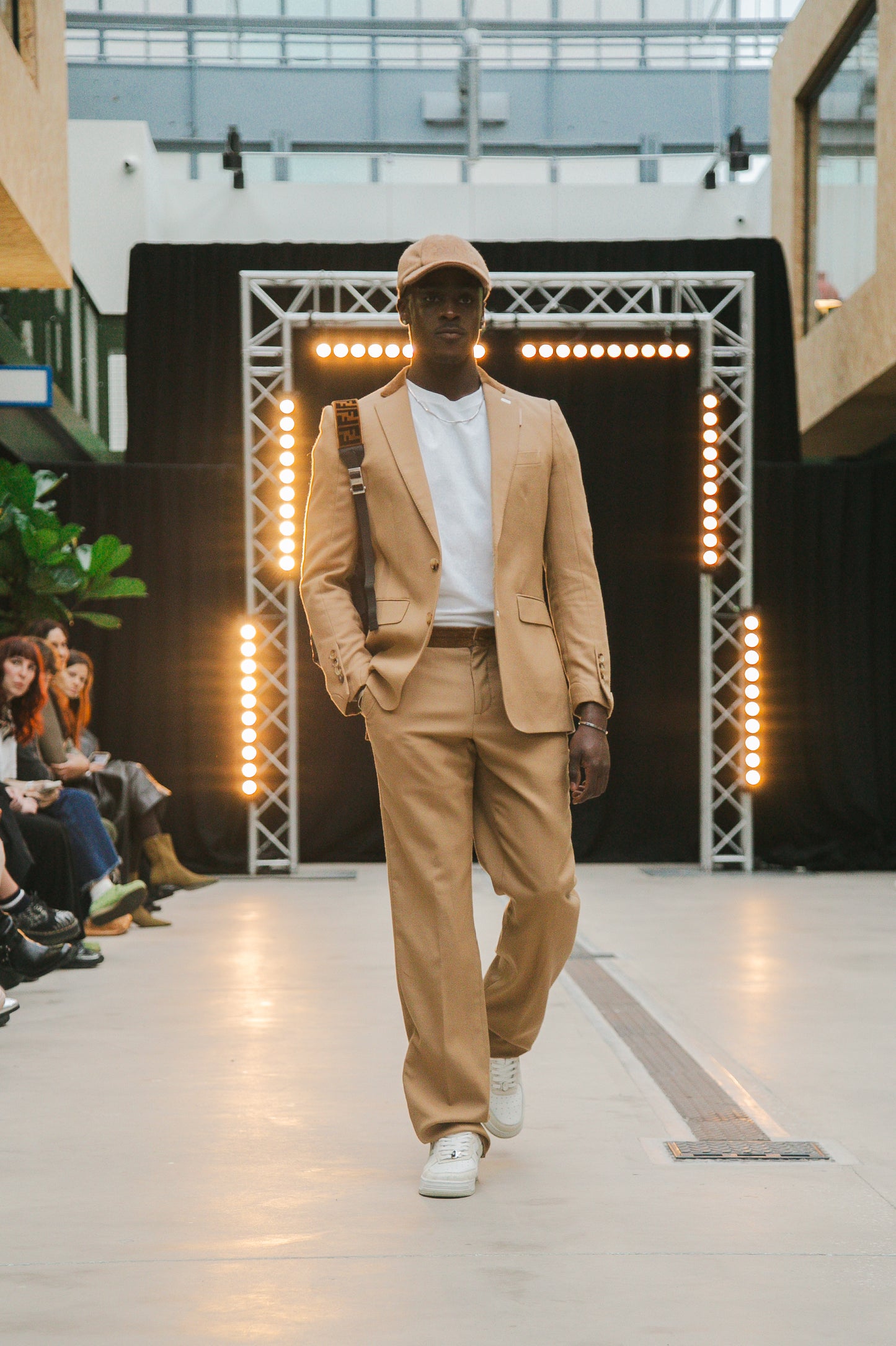 Burberry Suit Tan L - W34
