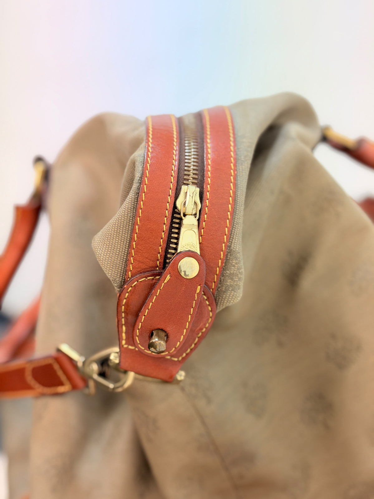 Mulberry Tree Travel Bag in khaki and tan — Zip and leather detail