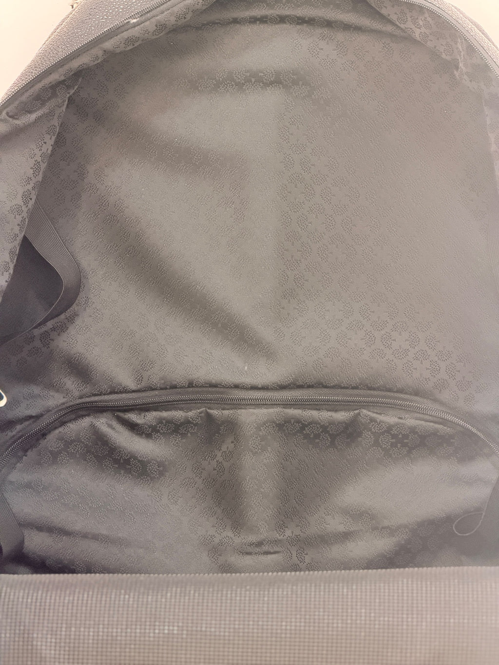 Mulberry black Scotchgrain suit carrier, close-up of the lining