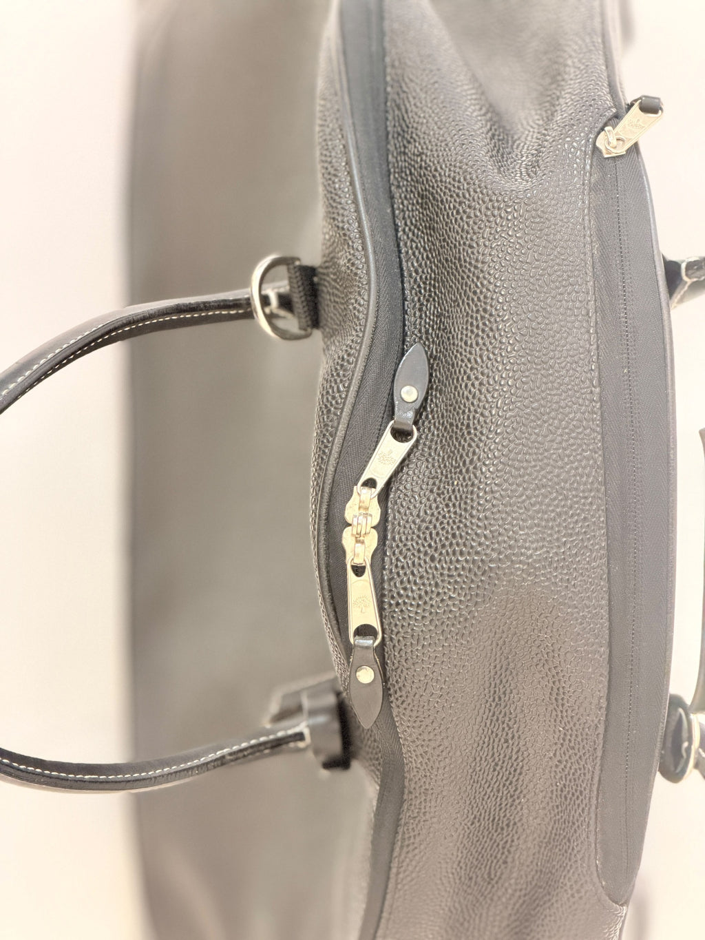 Mulberry black Scotchgrain suit carrier, close-up of the zip