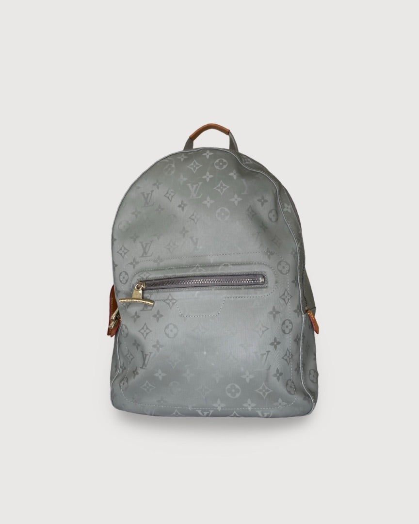 Louis Vuitton Rucksack Grey