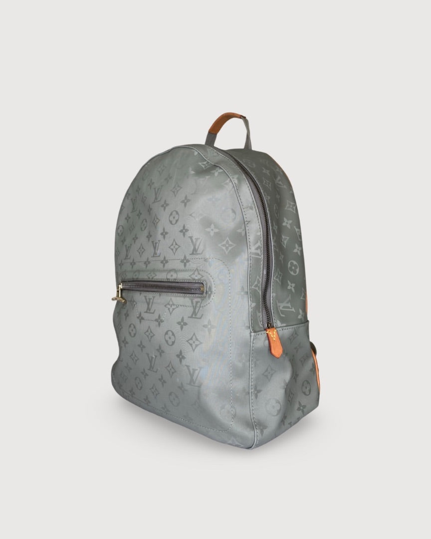 Louis Vuitton Rucksack Grey