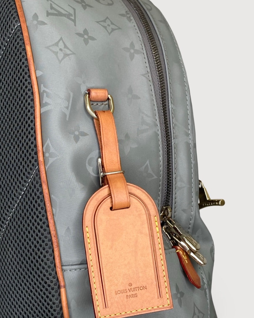 Louis Vuitton Rucksack Grey